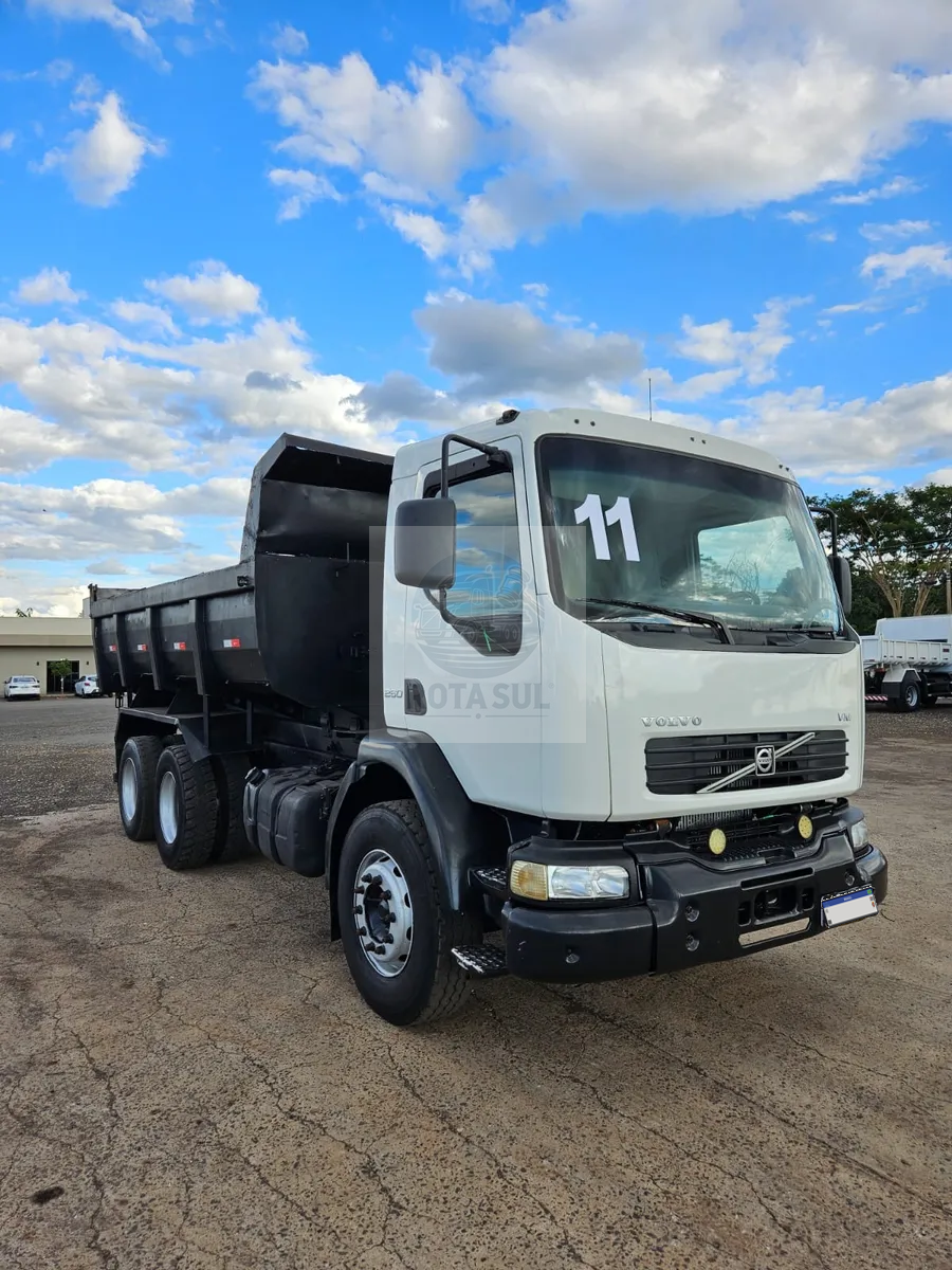 Volvo VM 260 6x4 10/11
