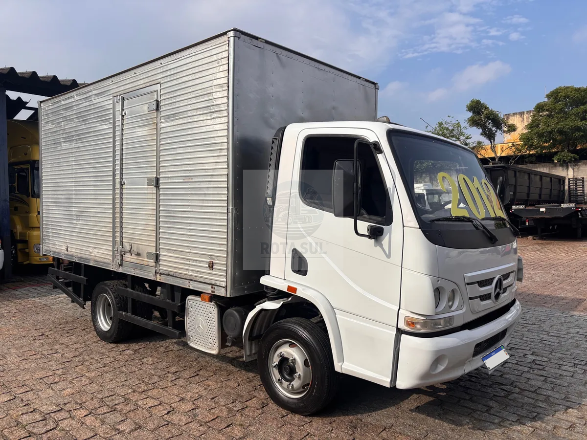 Mercedes-Benz Accelo 815 12/12