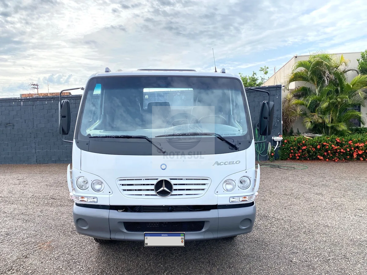 Mercedes-Benz Accelo 915 10/10