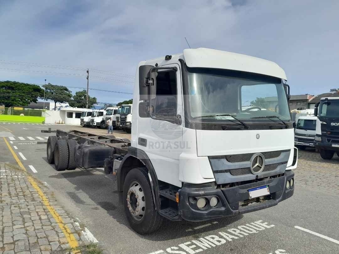 Mercedes-Benz ATEGO 2426 6x2 13/13